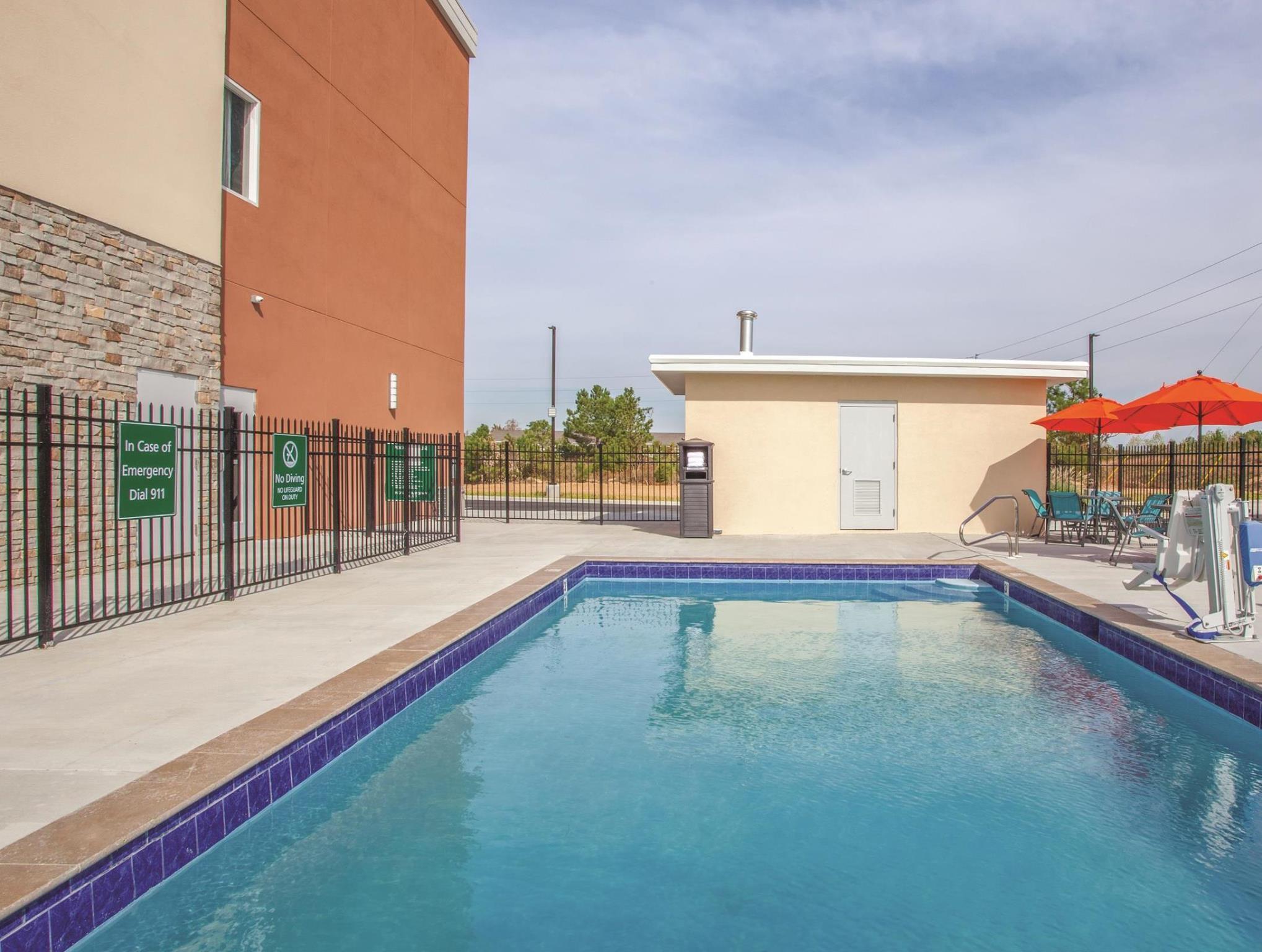 La Quinta By Wyndham Cullman Hotel Exterior photo